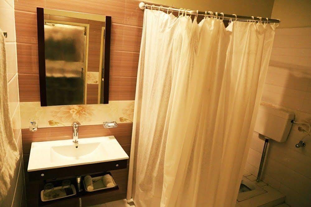 Hotel Marco Polo Lahore Extérieur photo